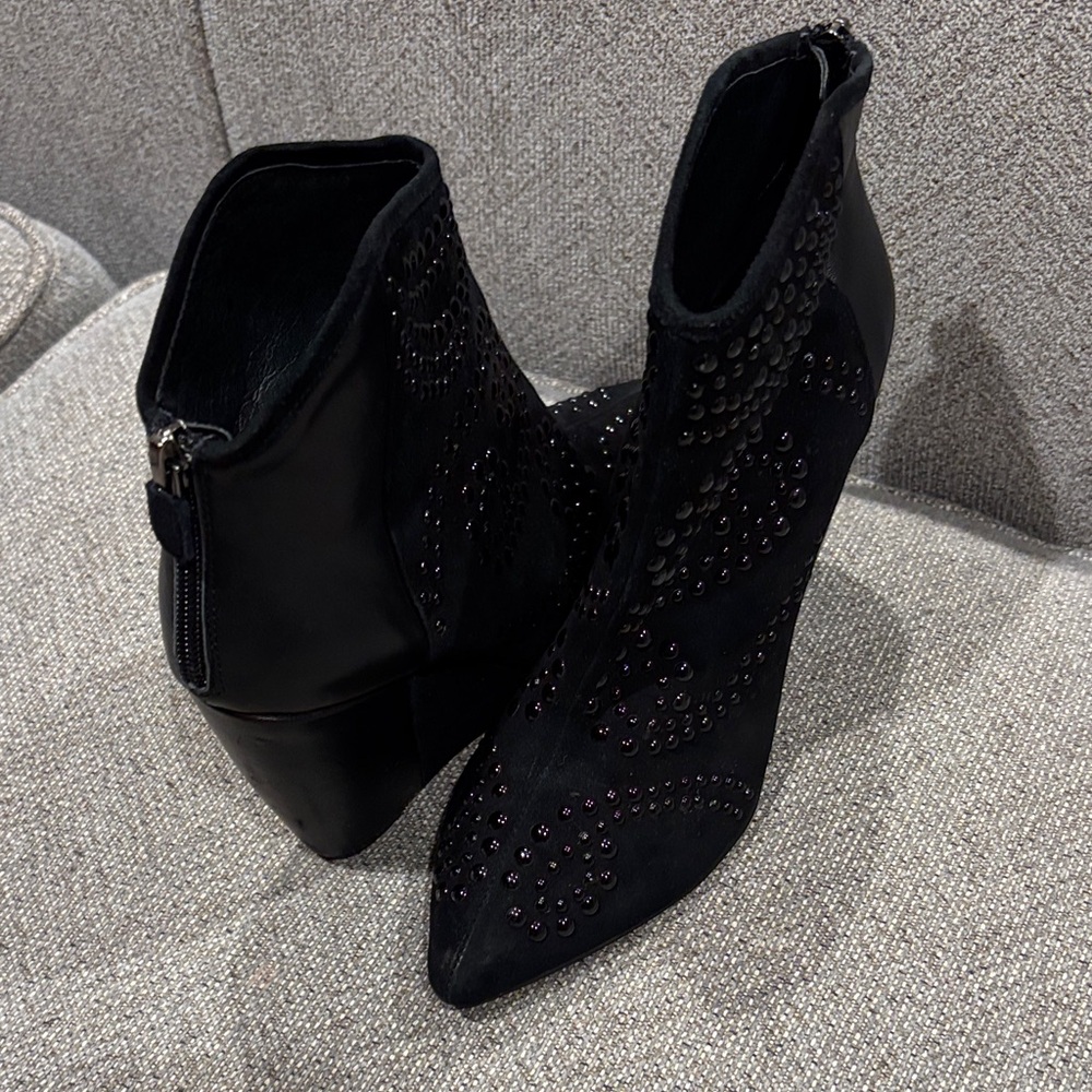 Lola Cruz size 38 Elegant Black Women's Ankle Boots